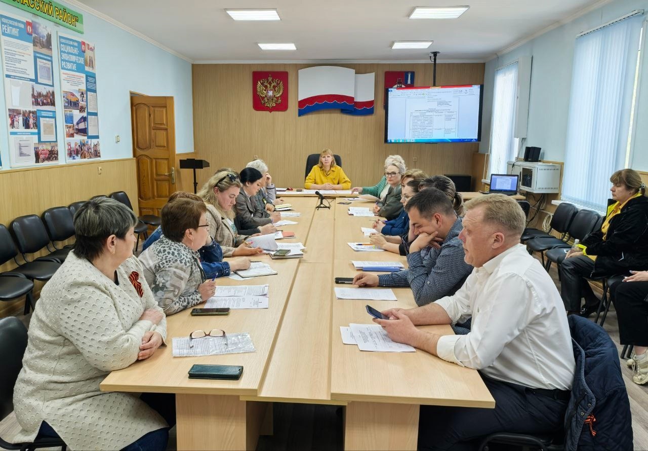 Летняя занятость несовершеннолетних — под контролем взрослых.