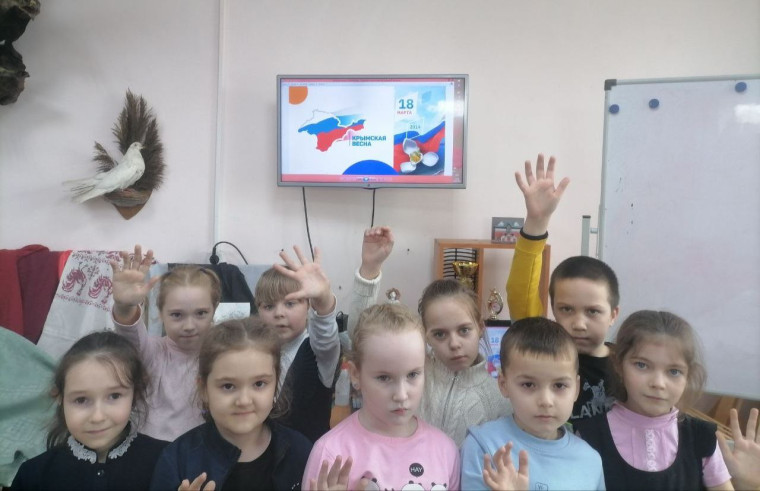 "Мы вместе: Крым и Россия!". "Мы вместе: Крым и Россия!".